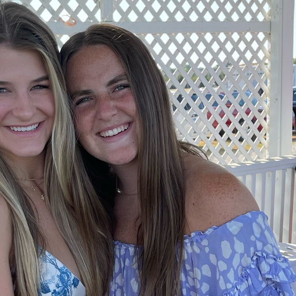 Meet your Posher, Olivia - Picture 1 of 1